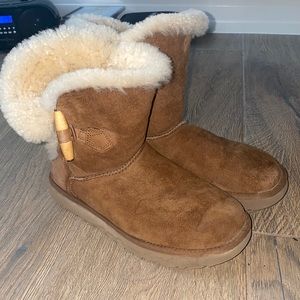 UGG BOOTS